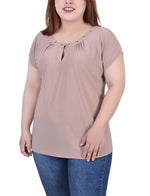 Plus Size Short Sleeve Grommet Top With Keyhole
