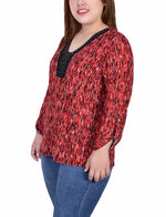 Plus Size 3/4 Roll Tab Sleeve V Neck Top With Dotted Contrast Yoke